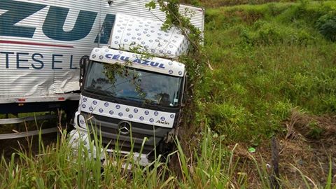 Motorista Perde Controle E Carreta Cai Em Ribanceira Na BA 093 BAHIA