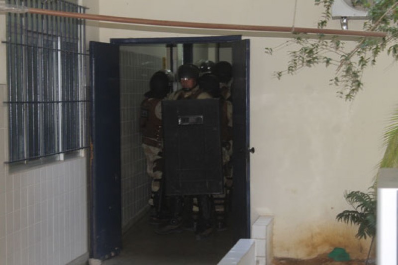 Após motim, policiais realizam vistoria na cadeia de Brumado - Bahia No Ar! (Blogue)