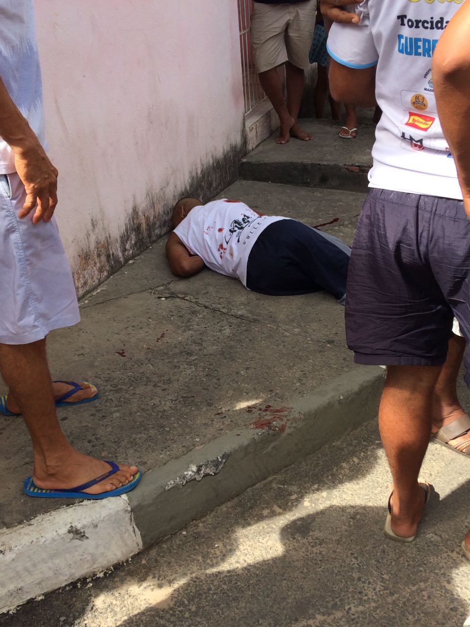 Jovem é morto a tiros em Madre de Deus - Bahia No Ar! (Blogue)