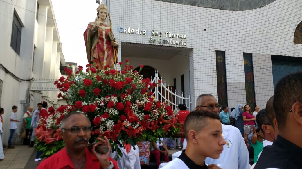 Fiéis mostram devoção e rendem homenagem a São Thomaz na ... - Bahia No Ar! (Blogue)