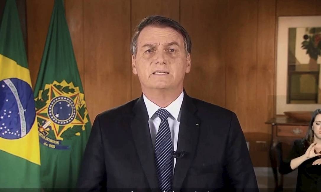 Coronavírus Bolsonaro inclui atividades religiosas em lista de