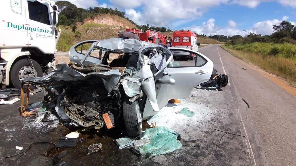 Acidente Entre Carro E Caminh O Resulta Em Duas Mortes Na Br