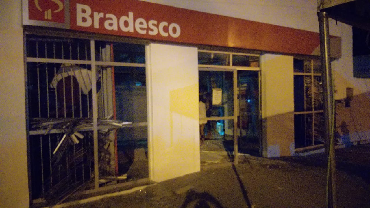 V Deo Criminosos Explodem Bancos No Interior E Causam Terror Na