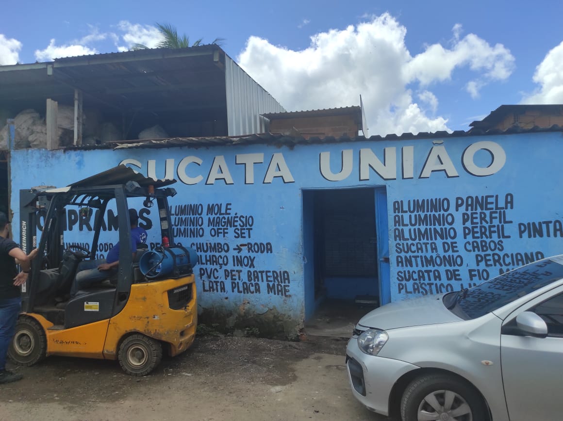 Polícia prende integrantes de quadrilha furtando peças de veículos