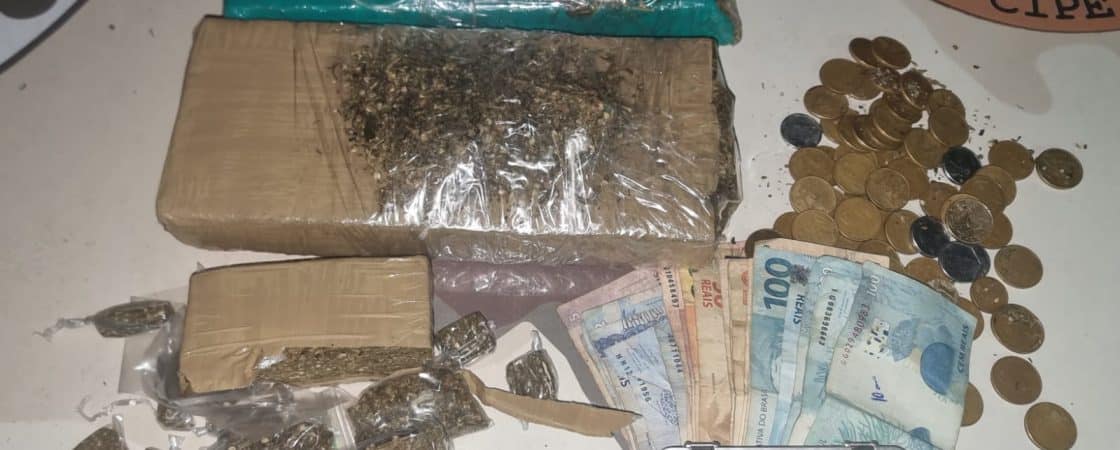 Camaçari Homem é flagrado tabletes e embalagens de maconha na