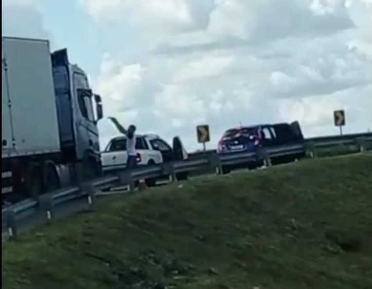 Motorista Flagra Caminh O Sendo Assaltado