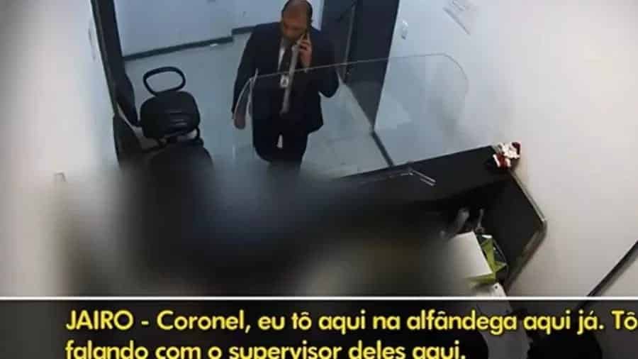 V Deo Mostra Momento Em Que Aliado De Jair Bolsonaro Tenta Pegar Joias