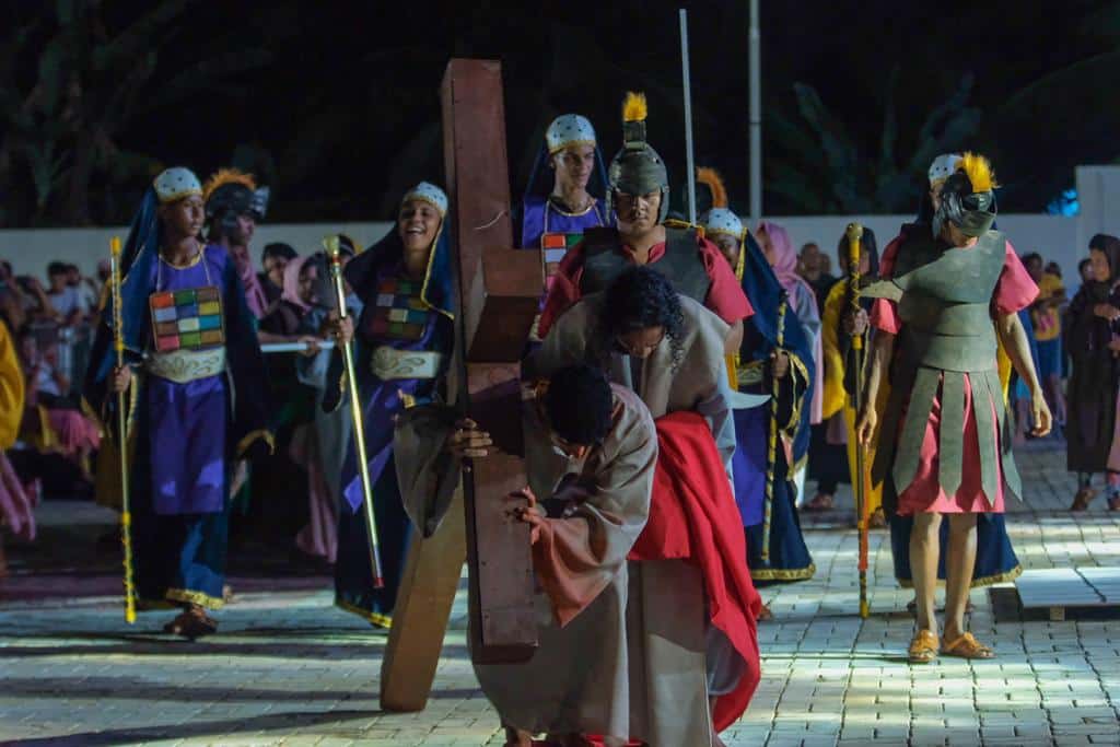 Peça teatral sobre a Paixão de Cristo é realizada em Vila de Abrantes