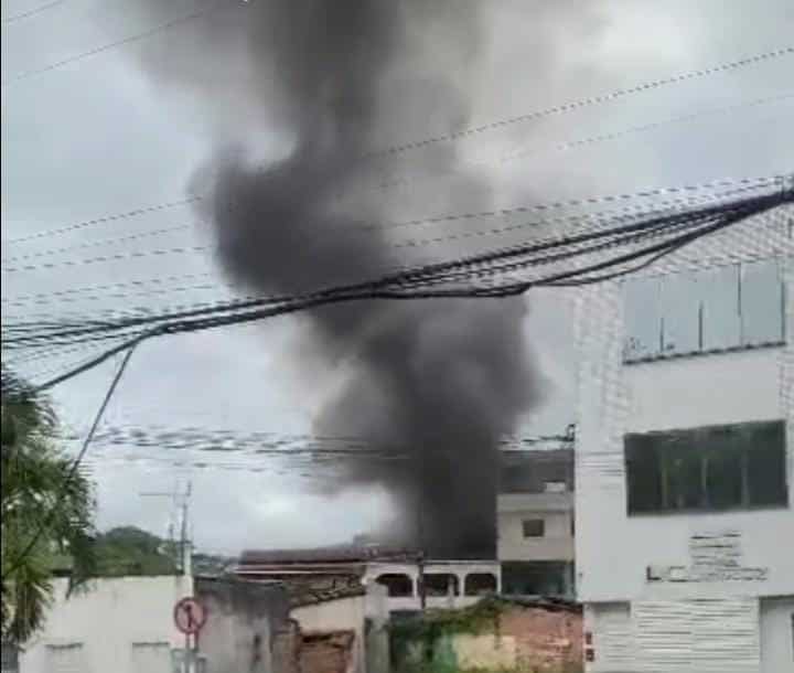 Casa Pega Fogo No Bairro Do Ponto Certo Em Cama Ari