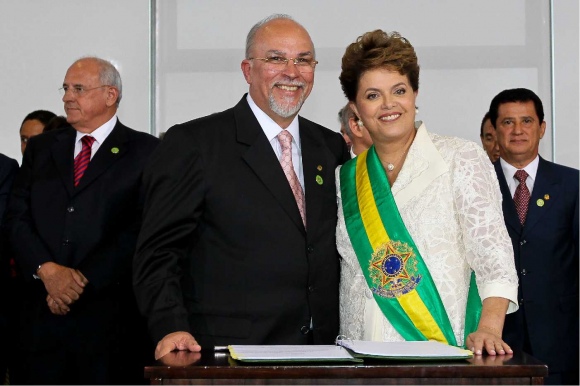 Dilma garante Negromonte no Cargo