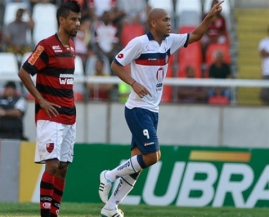 Bahia surpreende Flamengo e goleia em pleno Engenhão