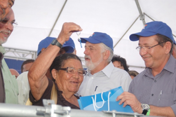 Governador da Bahia visita Camaçari para entregar unidades habitacionais de Programa Social