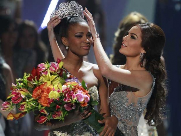 Angolana vence o Miss Universo; brasileira fica no terceiro lugar