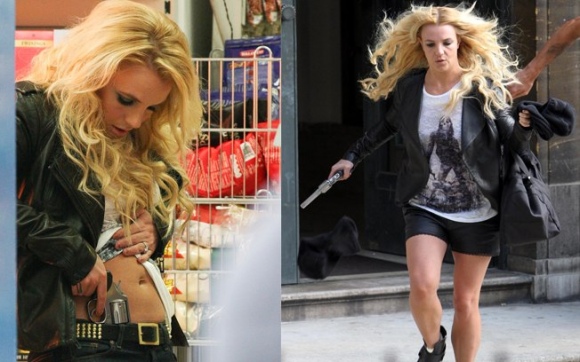Britney Spears passeia com revólver na mão em Londres