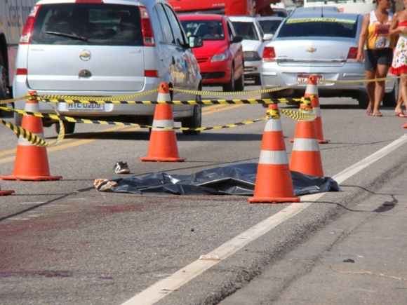 Camaçari: Motociclista morre atropelado na Via Parafuso