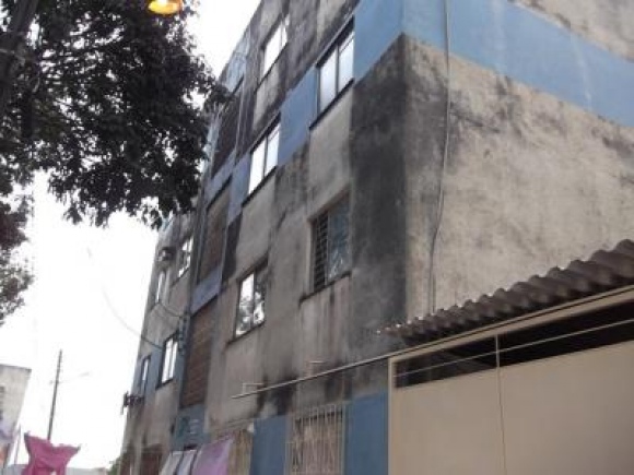 Famílias sem moradias: prédio corre risco de desabamento e Defesa Civil de Camaçari pede evacuação