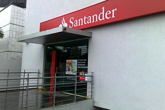 Lauro de Freitas: Bandidos arrombam caixa do banco Santander