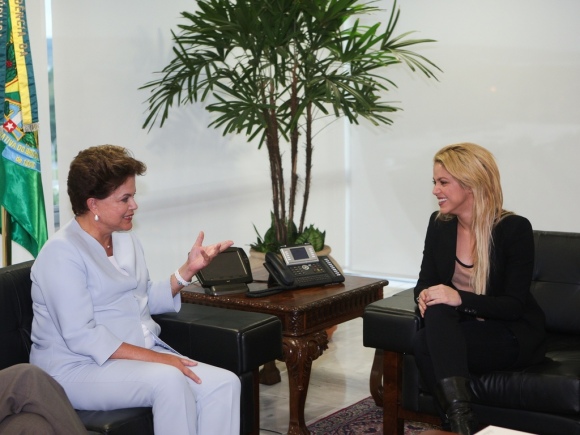 Dilma despacha com secretários-executivos, ignorando ministros