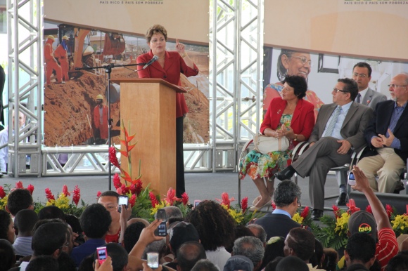 Dilma elogia Negromonte durante evento em Camaçari