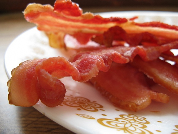 Comer bacon aumenta o risco de câncer de pâncreas