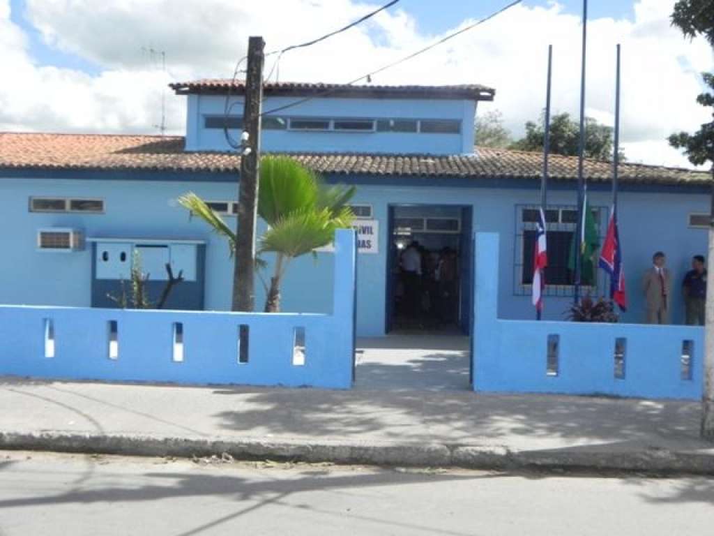 Cinco presos fogem da delegacia de Candeias