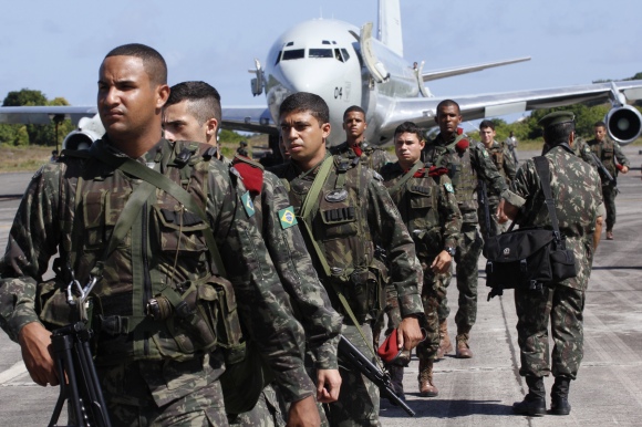 Tropa de elite da Polícia Federal desembarca em Salvador