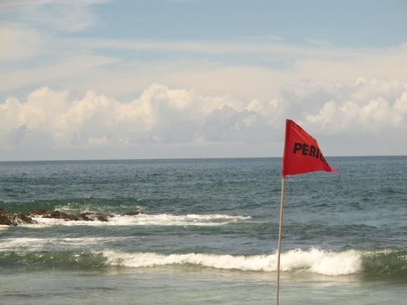 Lauro de Freitas: Praia de Buraquinho está imprópria para banho