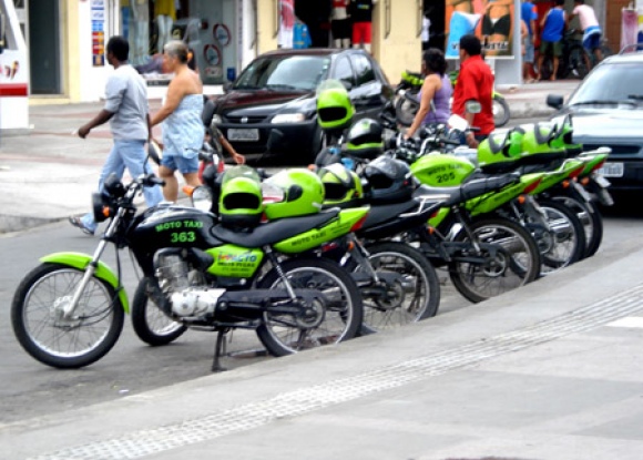 MP suspende lei que regulamenta mototáxis em Salvador
