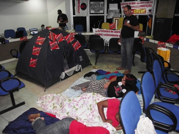 Lauro de Freitas: professores partem para a greve de fome