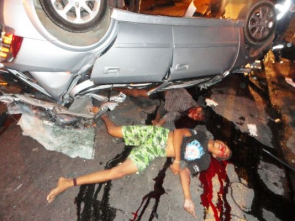 EXCLUSIVO: Cinco bandidos morrem ao fugir de blitz policial em Candeias
