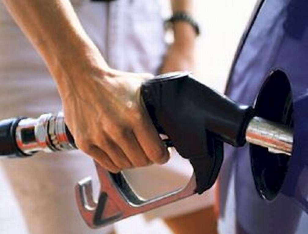 Preço da gasolina deve subir 5% em 2013