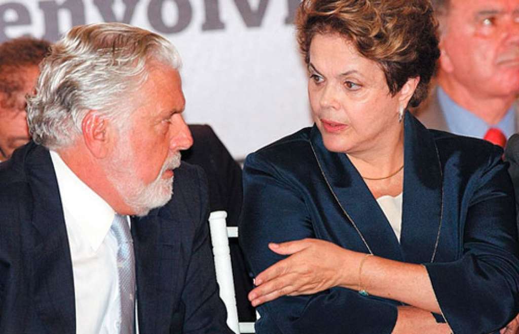 Dilma recebe governador da Bahia na Base Naval de Aratu