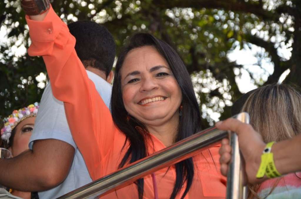 Pesquisa confirma liderança de Moema Gramacho em Lauro de Freitas