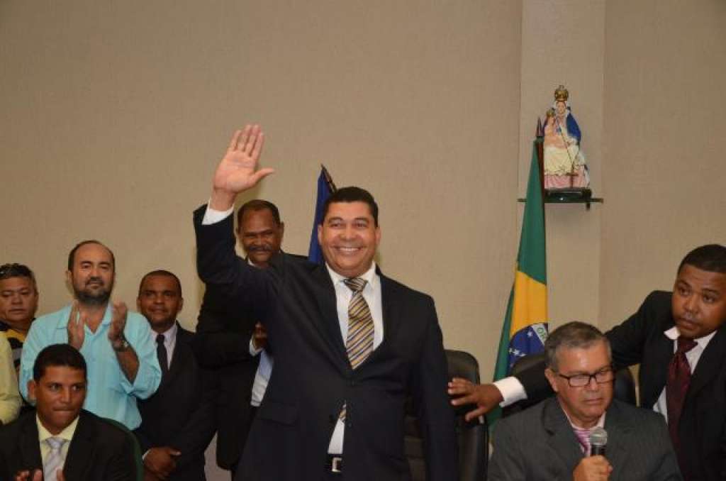 Prefeito de Candeias é encaminhado aos Ministérios Públicos Estadual e Eleitoral