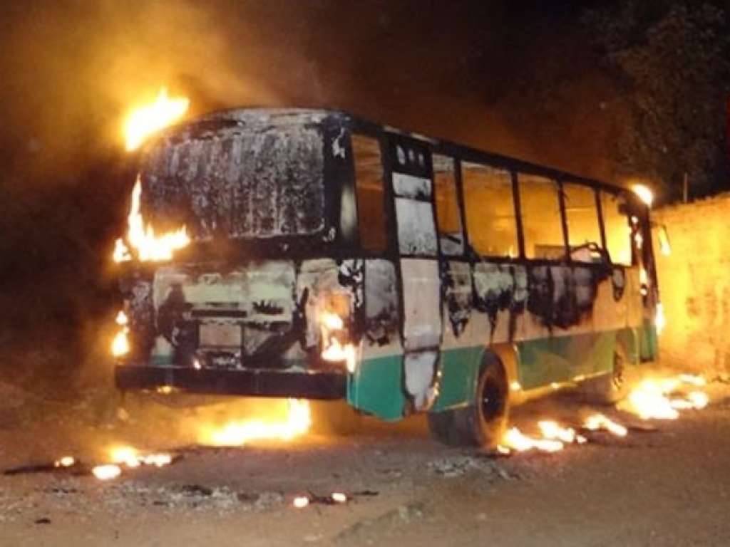 Ônibus é incendiado em Brumado, diz polícia
