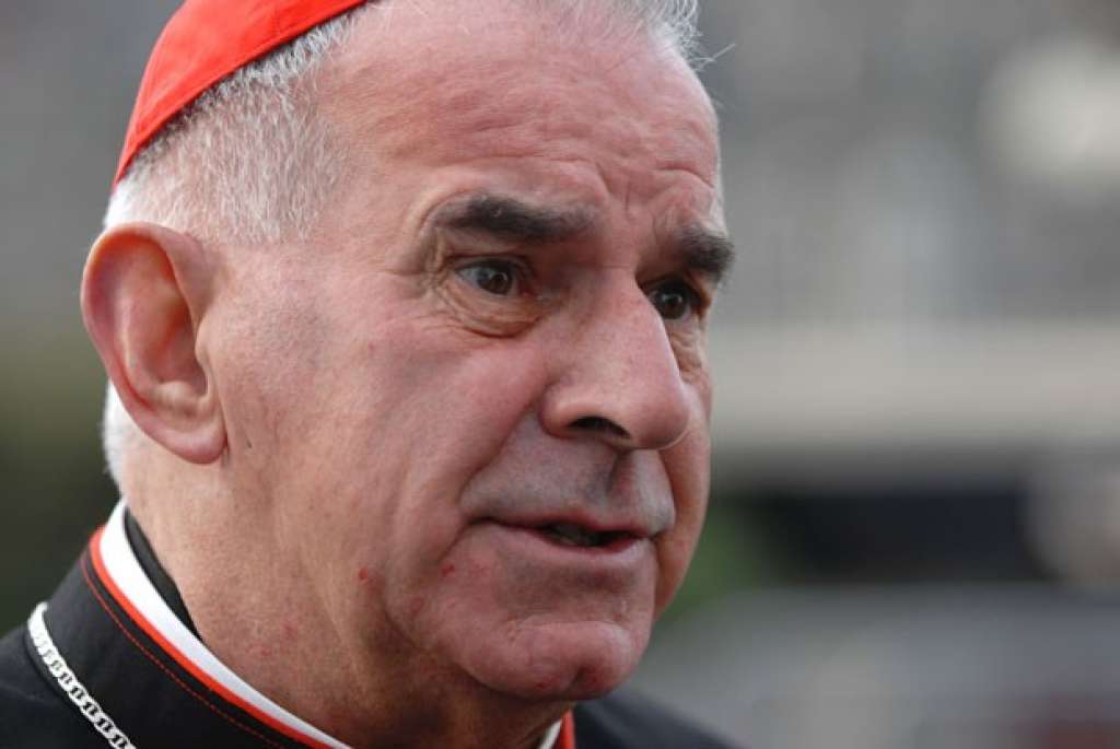 Cardeal  renuncia após acusação de atos impróprios