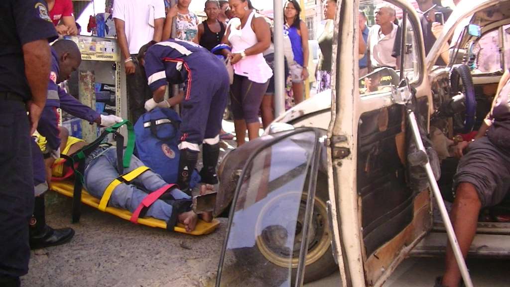 Motorista passa mal e atropela pedestre em Simões Filho