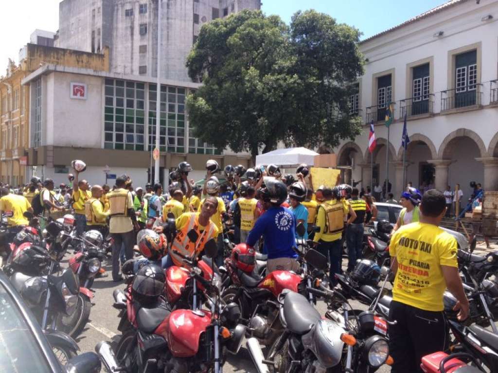 Salvador: Mototaxistas credenciados devem passar por vistoria