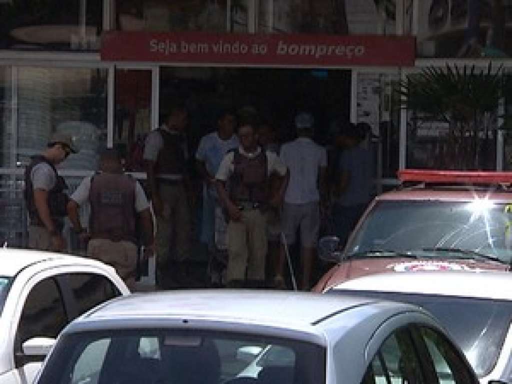 Grupo assalta supermercado em Salvador, diz PM