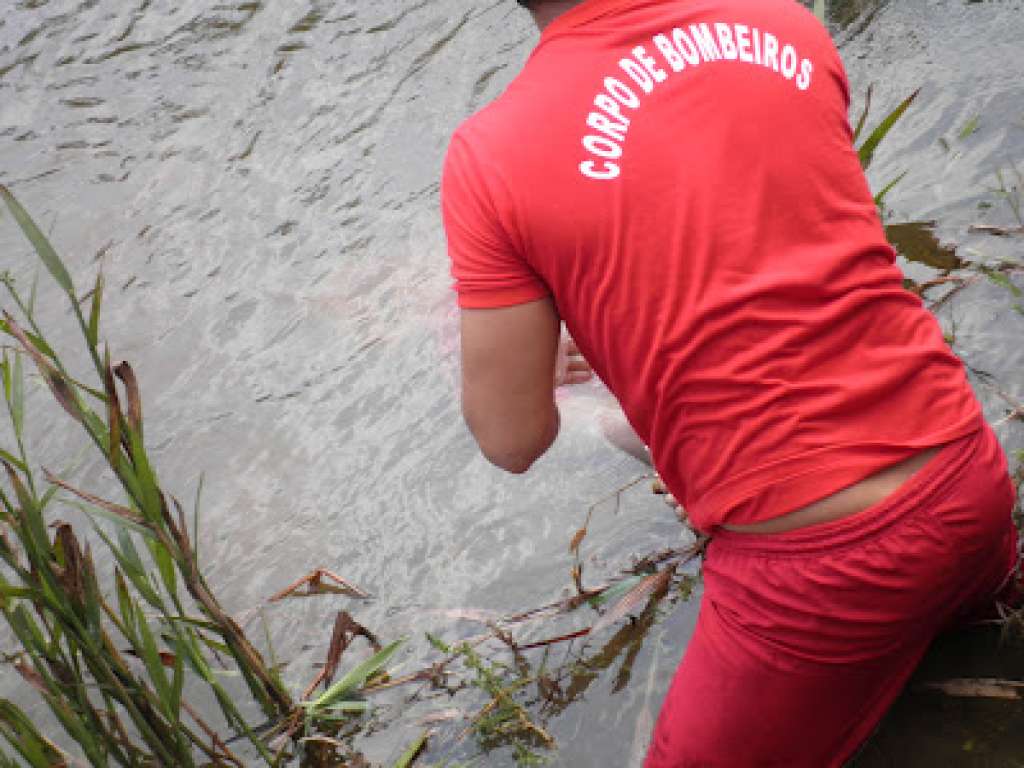 Homem de 27 anos morre afogado no Rio Joanes, em Góes Calmon