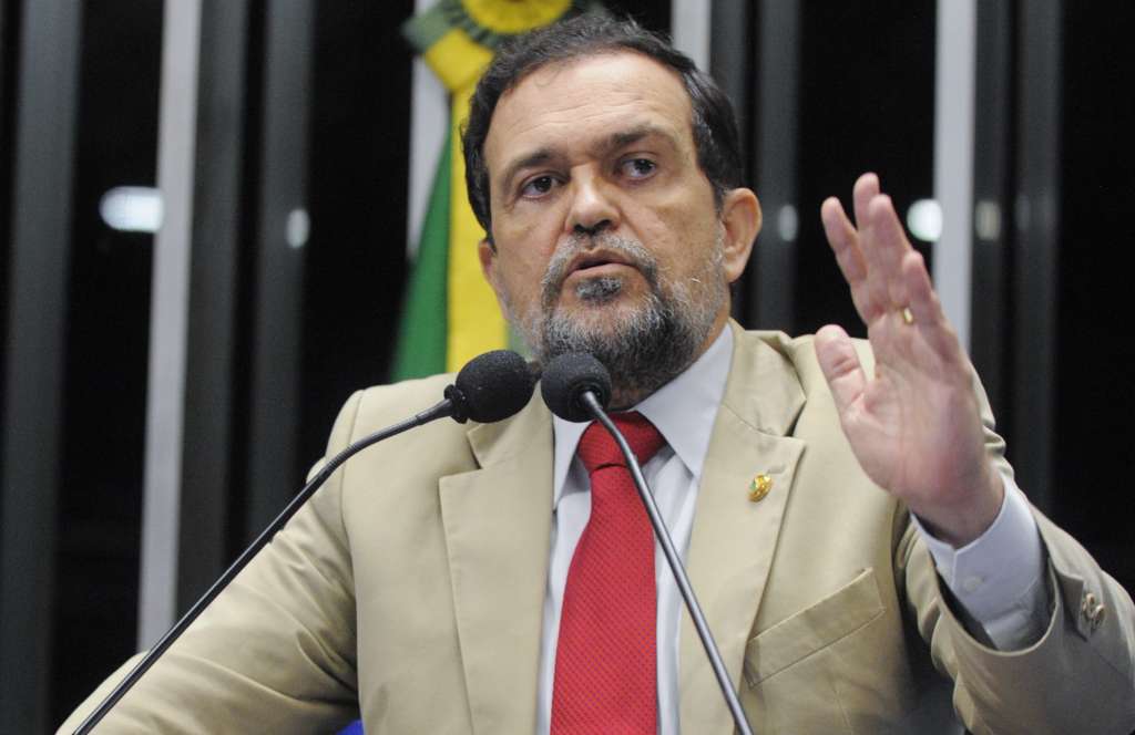 Após não participar de reunião com Lula, aumenta  a especulação sobre saída de Pinheiro do partido