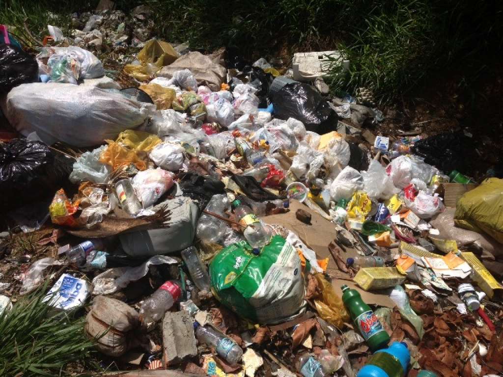 Flagrante: Lixo toma conta de Vera Cruz