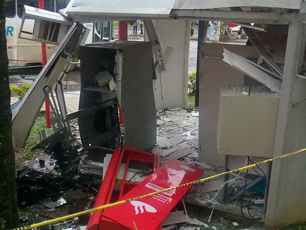 Mais Caixas eletrônicos são explodidos em Camaçari