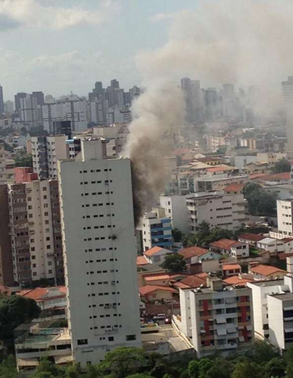 Incêndio atinge prédio de 15 andares em Brotas