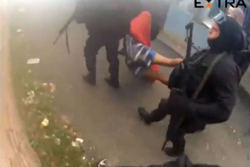 VEJA VÍDEO: Polícia mata e forja confronto