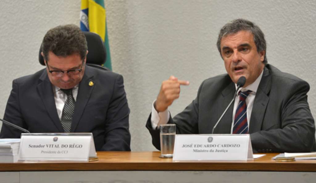 Ministro da Justiça diz que Brasil não pode mudar maioridade penal