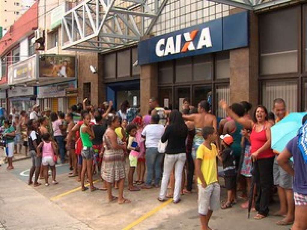 Após boato do Bolsa Família, Caixa recebe fluxo maior de clientes