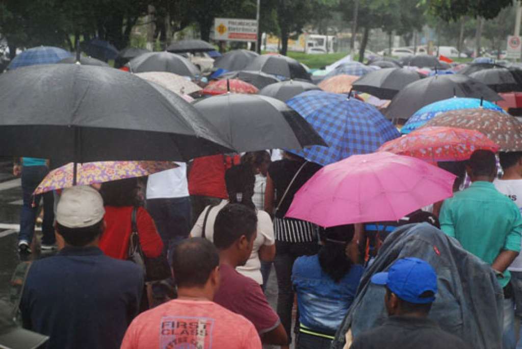 Prefeitura não agrada e servidores decretam greve por tempo indeterminado