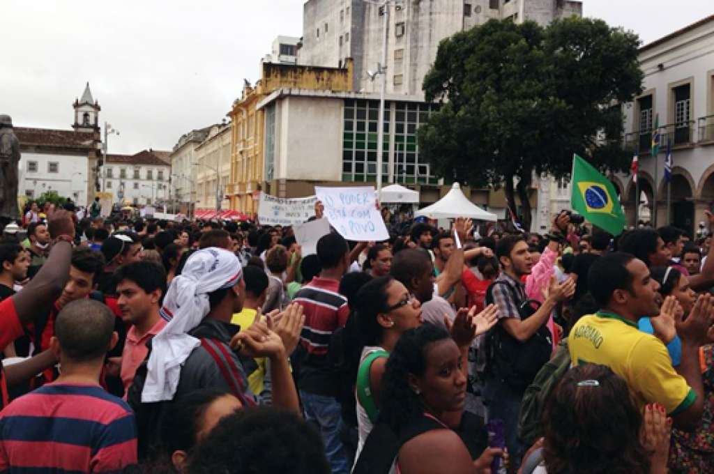 Passagem de manifestantes para a Prefeitura de Salvador é liberada