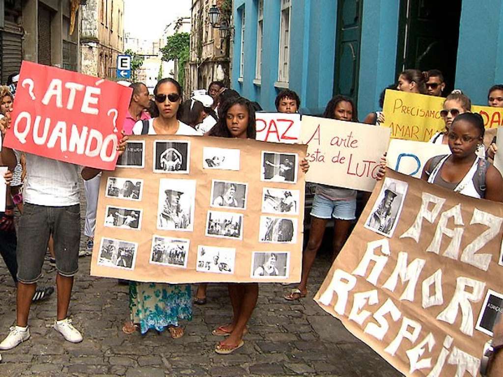 Manifestação contra assassinato de Omolú reúne mais de 100 pessoas